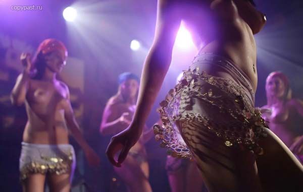 Порно видео голые танцы диско